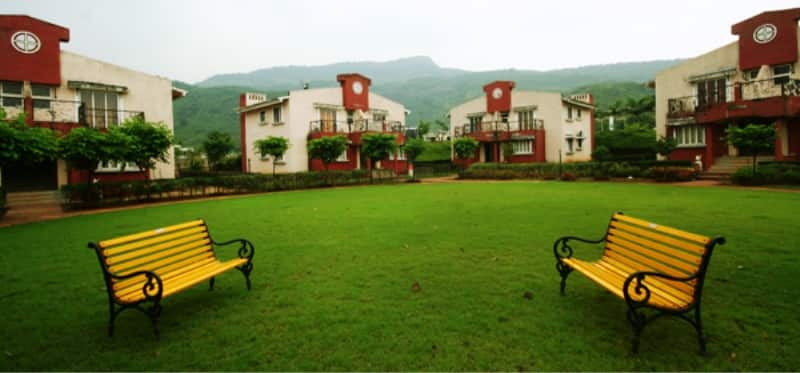 https://imgcld.yatra.com/ytimages/image/upload/t_hotel_yatra_details_desktop/v1441883142/Domestic Hotels/Hotels_Mumbai/Mohili Meadows Resort/Garden.jpg